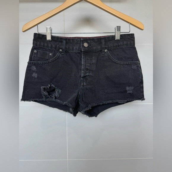 Roxy Black Distressed Denim Shorts Size 26 / 6 - Picture 1 of 6
